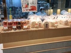 面包甜点陈列柜-西村叔叔的店·面包·甜品·蛋糕(清河万象汇店)