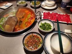 -伴山牛贵州黄牛肉火锅·苗疆非遗艺术餐厅(上海首店)