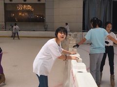 -冰纷万象滑冰场(深圳万象城店)