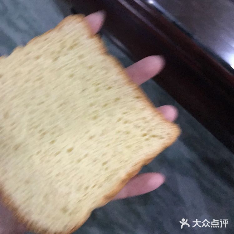 大概因为是童年到现在都存在，熟悉得不得了