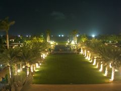 下沉式广场夜景-三亚海棠湾万丽度假酒店