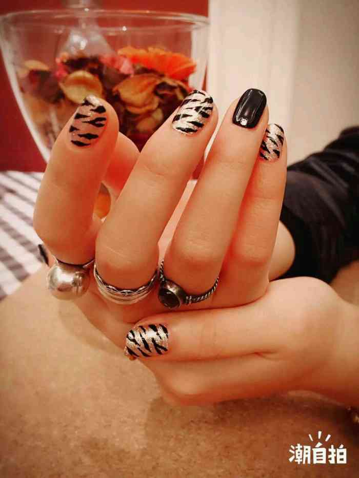 我的指甲在广州做的很厚很难."-大众点评移动版