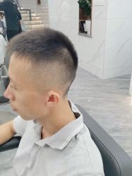 点击看大图 -七分屋LA·烫发·染发·剪发