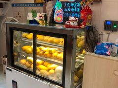 面包甜点陈列柜-甜心妈妈·榴莲星级糖水(北京路总店)