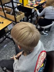 -藤野造型·烫·染发型设计店