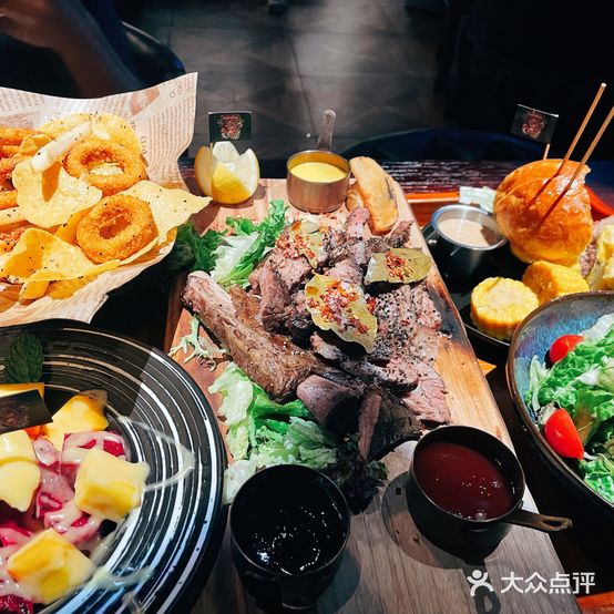 BROWN BEAR棕熊美式BBQ餐厅&精酿BAR(国贸店)