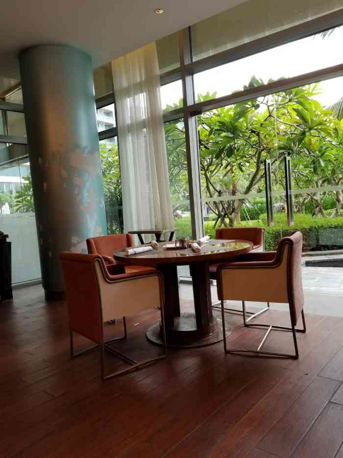 海棠餐厅里的早餐算是还成吧,跟有些酒店比起来品种一般般