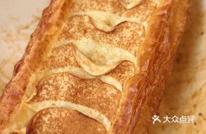 Freshly Baked Apple Cinnamon Pie