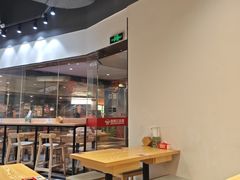 -魔都三兄弟·酸辣粉·小面炸串(虹桥万科店)