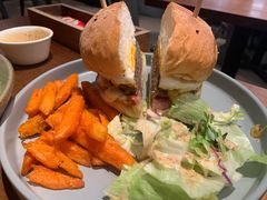 牛肉汉堡-Simple Yummy简单美味(上邦百汇城店)
