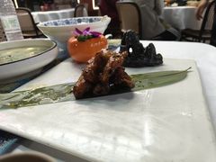 -刘姐啤酒鱼民族演艺餐厅(西街总店)