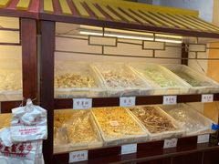面包甜点陈列柜-麦盛斋糕点(北大街店)
