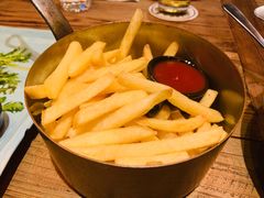 -SISTERS BAR RESTAURANT川意酒馆(嘉善老市H楼店)
