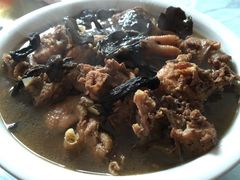 柴鸡炖蘑菇-老李客栈民宿餐厅