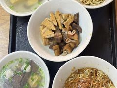 -松树干拌面店