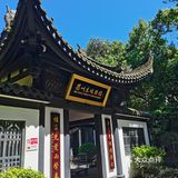 场子很大、里里外外一个大院子