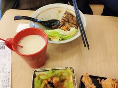 大王香菇卤肉饭-永和大王(蛙嫩鸡香煲煲鲜·军博店)