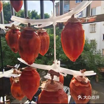 一生要强的中国女人，没条件也要创造条件，家里晒柿饼