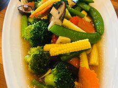 -Chom Cafe and Restaurant