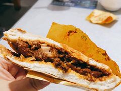 腊汁肉夹膜-大嘻咹biangbiang面(历史博物馆店)
