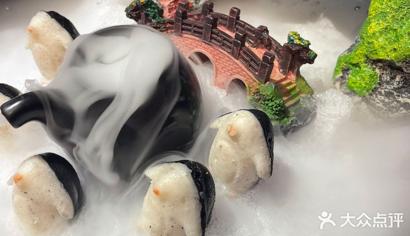 周末约上好朋友来顿火锅局 可可爱爱的火锅店