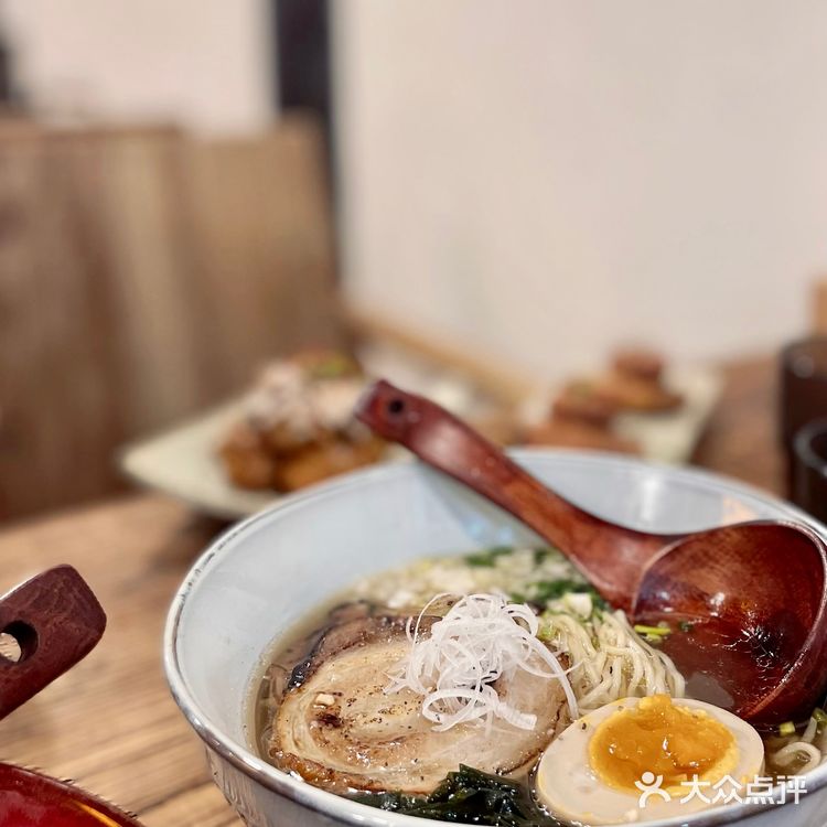 唬啖🍜｜一家专门做日式浓汤拉面的小店