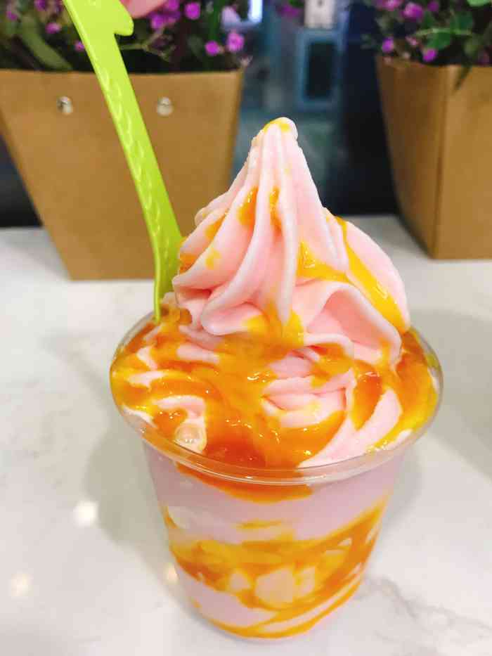 美其林·港式茶饮小食-"美其林·潮酷芝士冰淇淋位于大成巷步行街内.