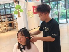 -首脑美容美发化妆美甲培训学校(龙岗校区)