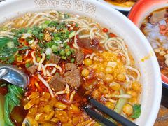 张飞牛肉面-爆炸头阿姨小四川正宗川味小吃(无任何分店)