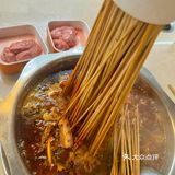 鲜牛肉🥩大腰片🍢看着火车吃着串串儿[调皮]