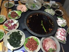 -茅草房·河畔园林火锅