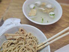 -松树干拌面店
