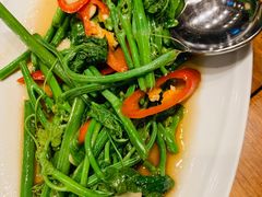 -Chom Cafe and Restaurant