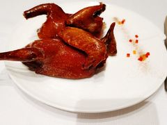 招牌玻璃皮乳鸽-北京厨房(SKP店)