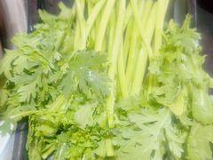 -果松木炭酸菜铜火锅·外婆参鸡汤