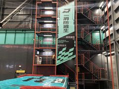-极限PLAY运动娱乐新世界·团建派对潮玩休闲馆·室内蹦极高空游乐园