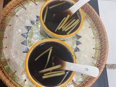 -老何家后安粉·糟粕醋海鲜火锅(三亚湾椰梦长廊店)