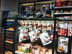 面包甜点陈列柜-姐弟俩土豆粉(西安小寨店)