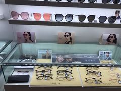 -视野联行眼镜•蔡司•依视路(温江店)