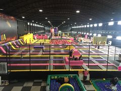 -嘿哟动霸CHUA·新潮玩运动娱乐中心·蹦床滑冰团建乐园