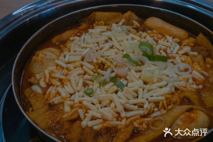 三清洞摩西韩式年糕火锅(威高广场店)芝士年糕图片