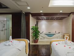 -深圳富苑皇冠假日套房酒店