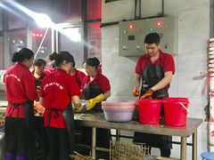 -凤凰路何眼镜香辣蟹(花果园店)