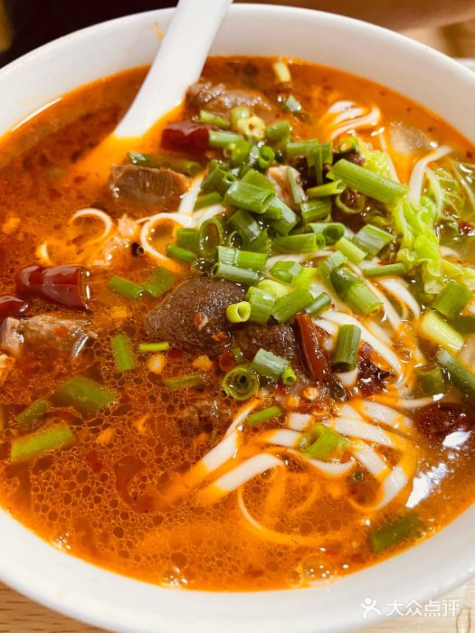 山顶洞人米粉店(园岭三街店)秘制牛腩面图片