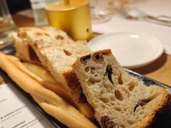 -文艺复兴百货(米兰大教堂广场店)