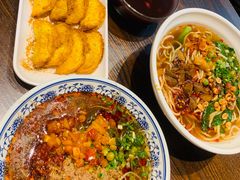 -爆炸头阿姨小四川正宗川味小吃(无任何分店)