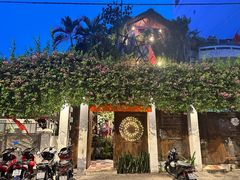 -Cuc Gach Quan Restaurant