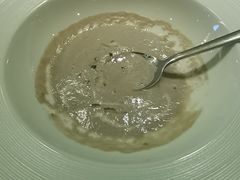 蘑菇松露鸡肉汤-圣丰索菲特·法国餐厅