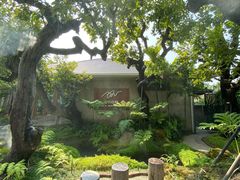 -Chom Cafe and Restaurant