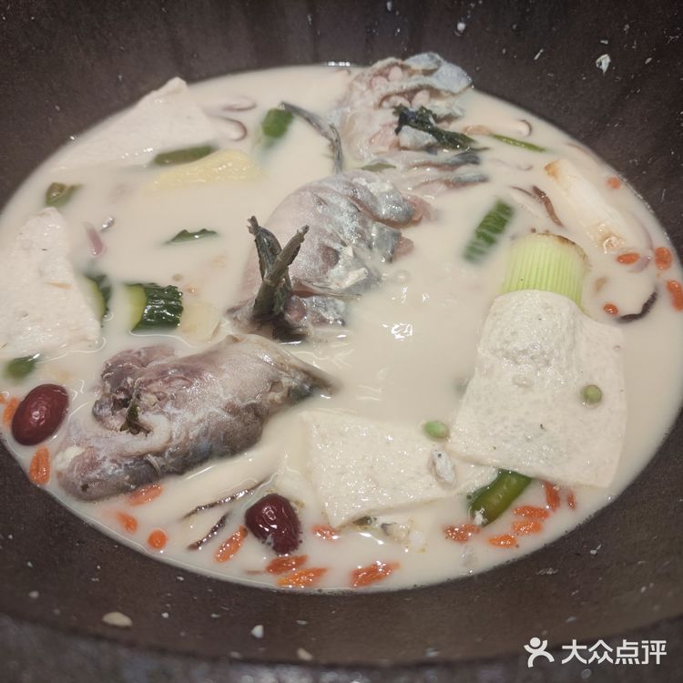 强烈推荐!「青椒紫苏锅」这应该是他们家的招牌锅底吧